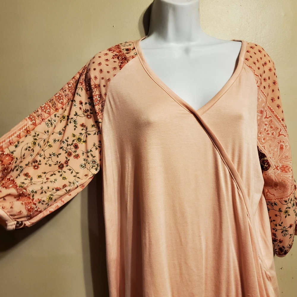 Stolen by CountySeller1 NWT Blush short sleeve top w/ floral details S-M-L - Picture 7 of 8